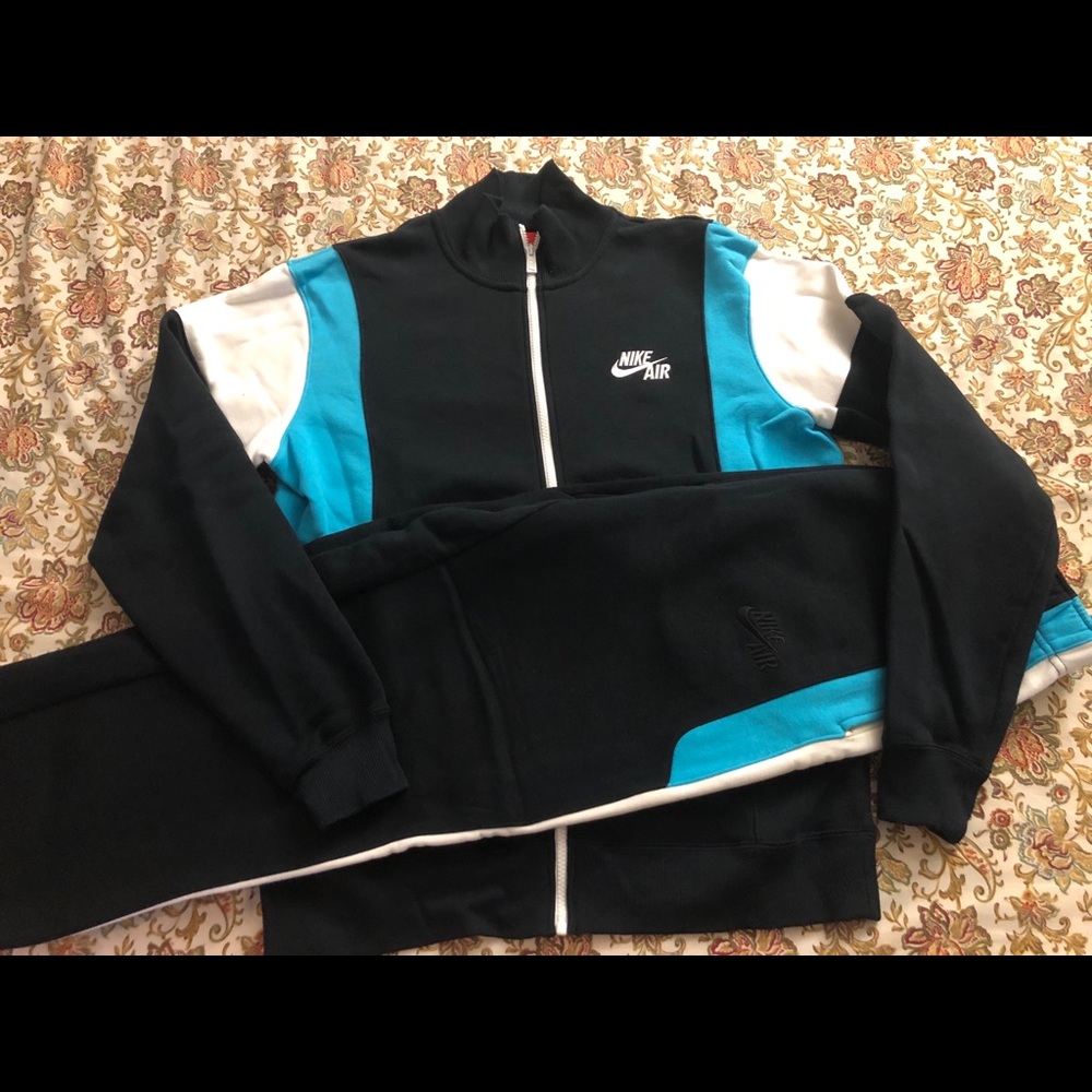 Nike Men’s Sweatsuit 😎